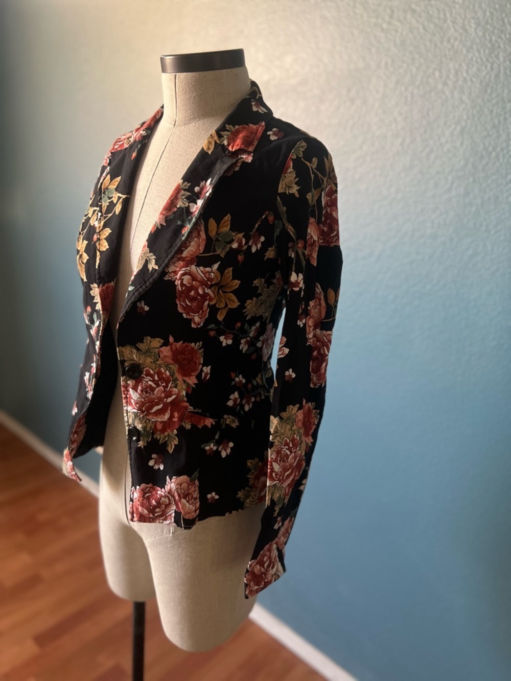 Women’s Fashion Nova Black Floral Ponte Blazer with a vintage Rose Print size M - Picture 5 of 7